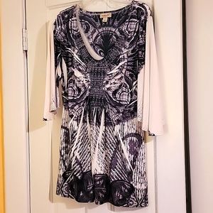 women's top with bat wing sleeves